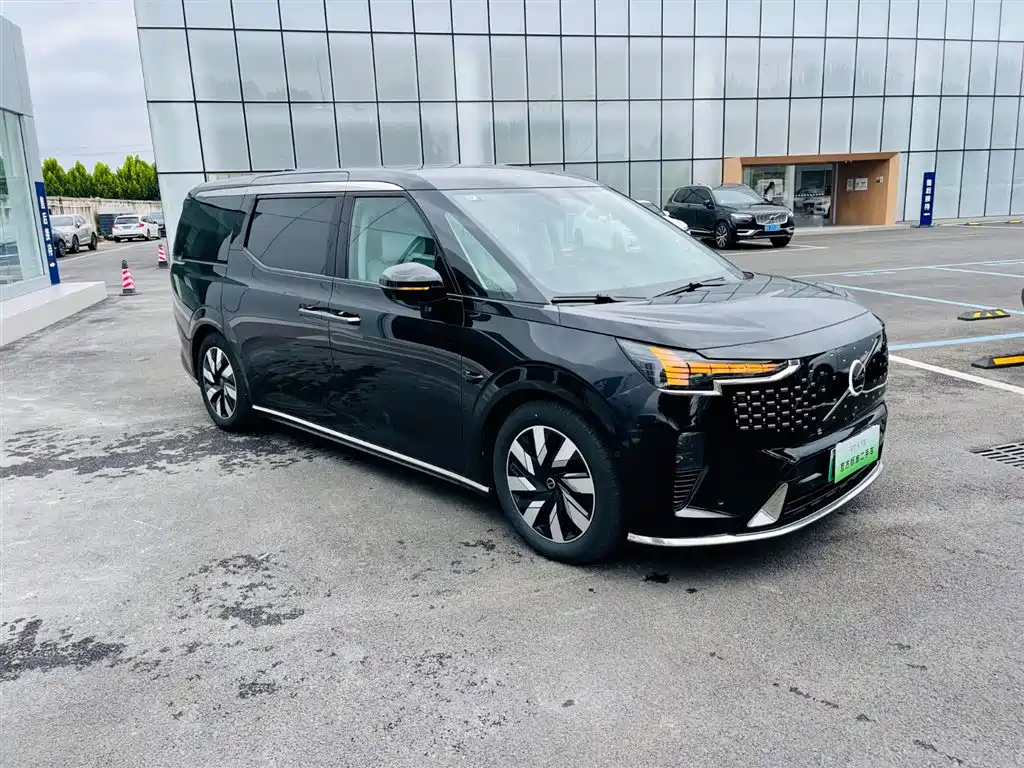 Volvo EM90 2025 Ultra мест