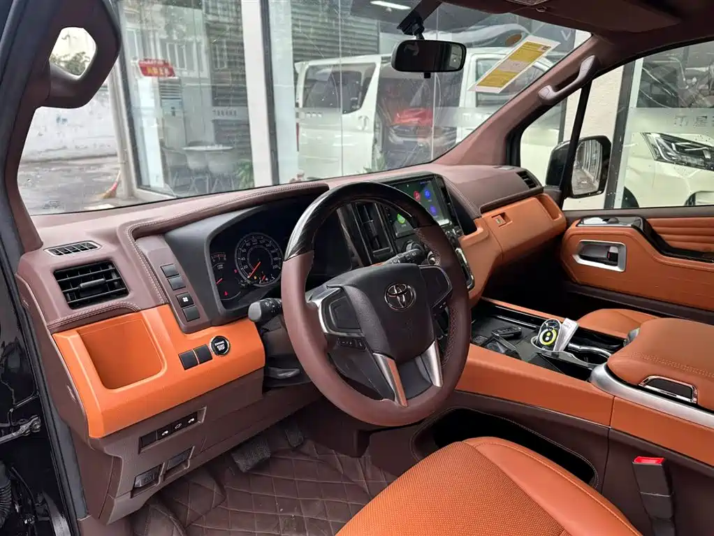 Toyota HiAce 2025 3.5L AT