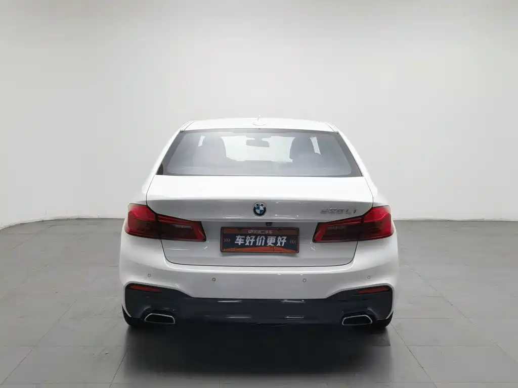 BMW 5 Series — миниатюра 4