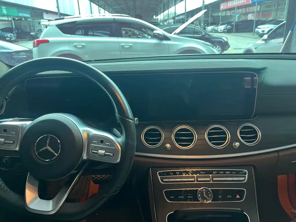 MERCEDES-BENZ E CLASS