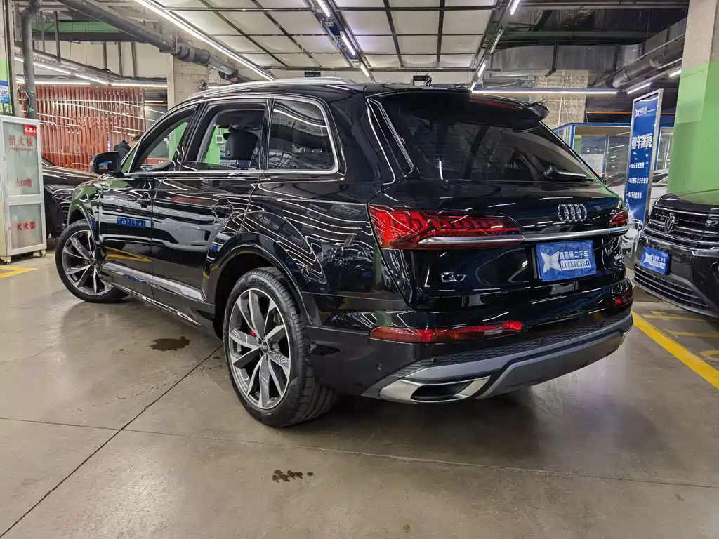 Audi Q7 2023 55 TFSI quattro S line Sport