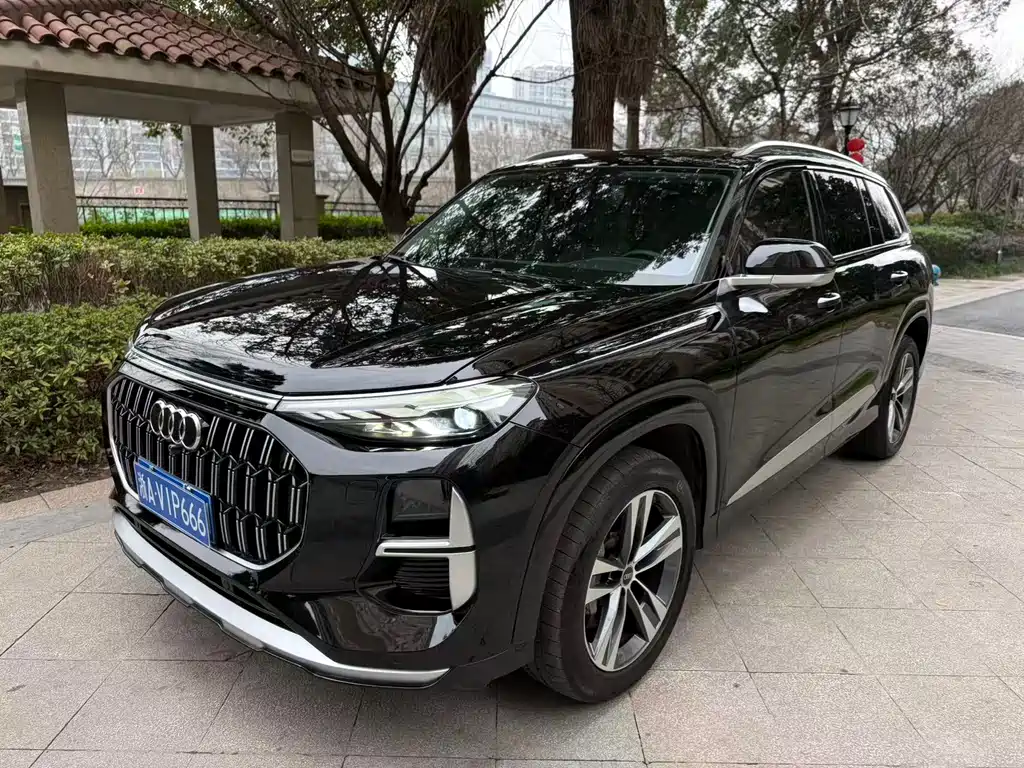 AUDI Q6