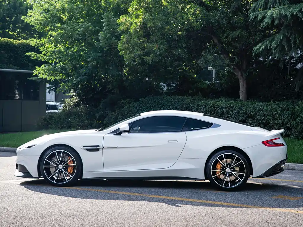 Aston Martin Vanquish — миниатюра 6