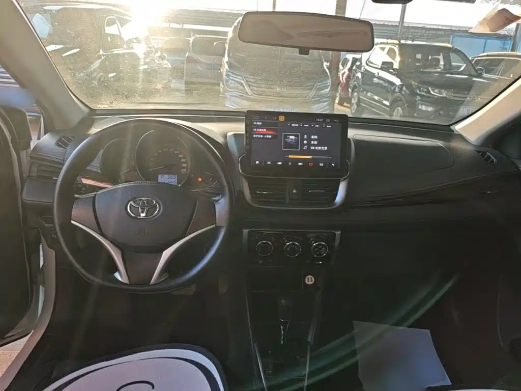 Toyota Yaris L — миниатюра 10