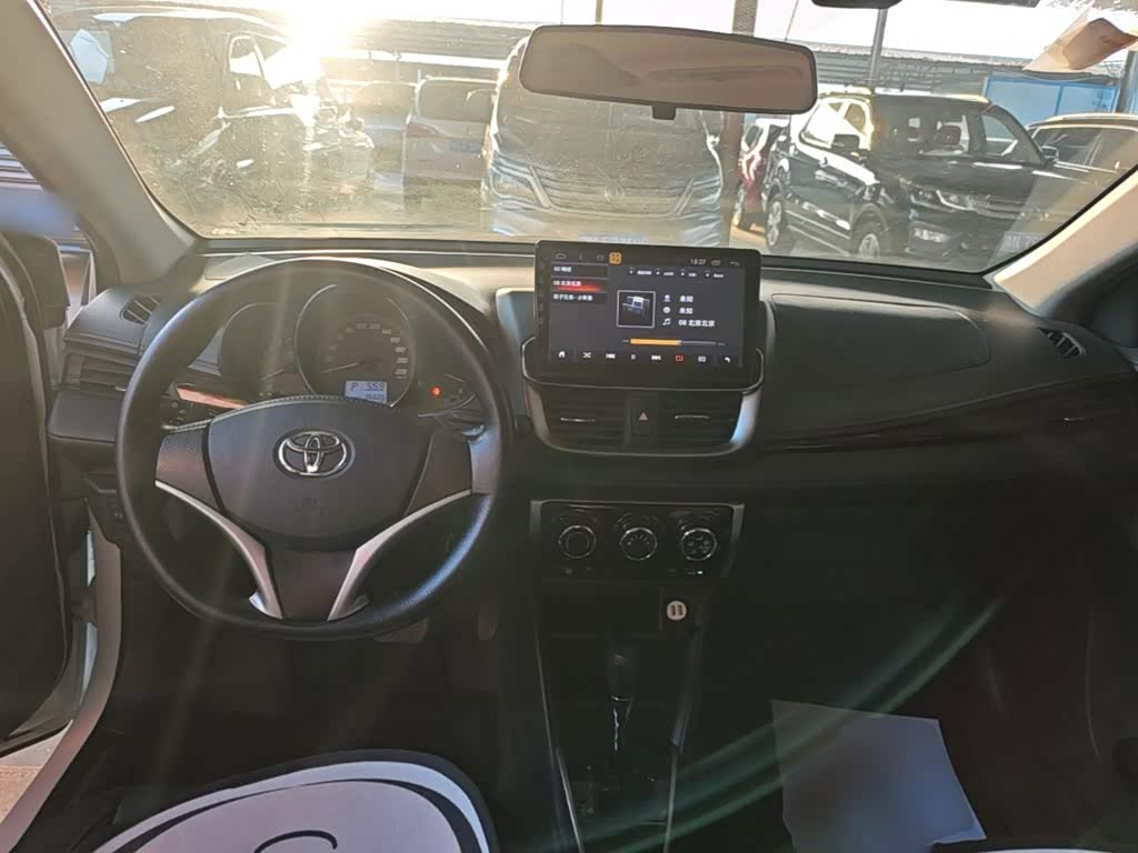 Toyota YARiS L Zhi Xuan 1.5 л 2021 г. Белый, пробег 36600 км