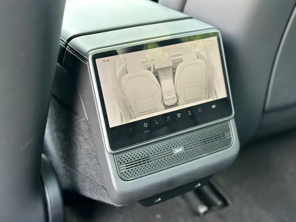 Tesla Model 3 — миниатюра 10