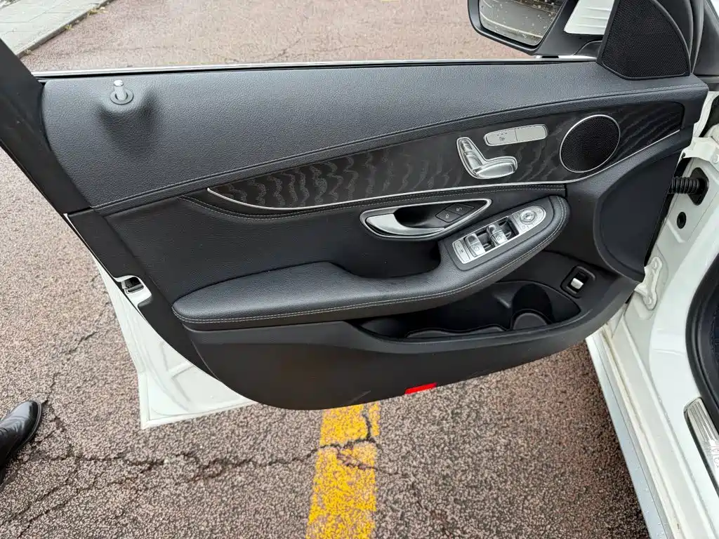 Mercedes-Benz C-Class — миниатюра 6