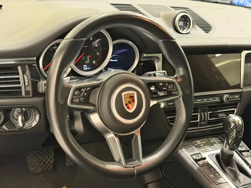 Porsche Macan — миниатюра 6