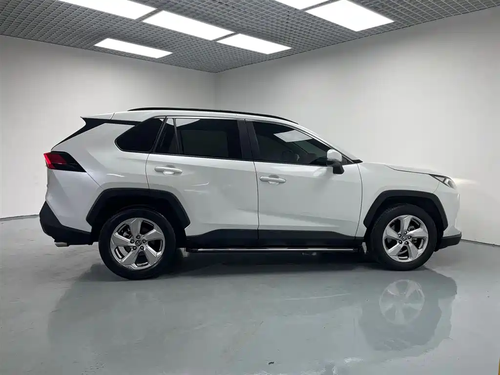 Toyota RAV4 2021 2.0L CVT PLUS