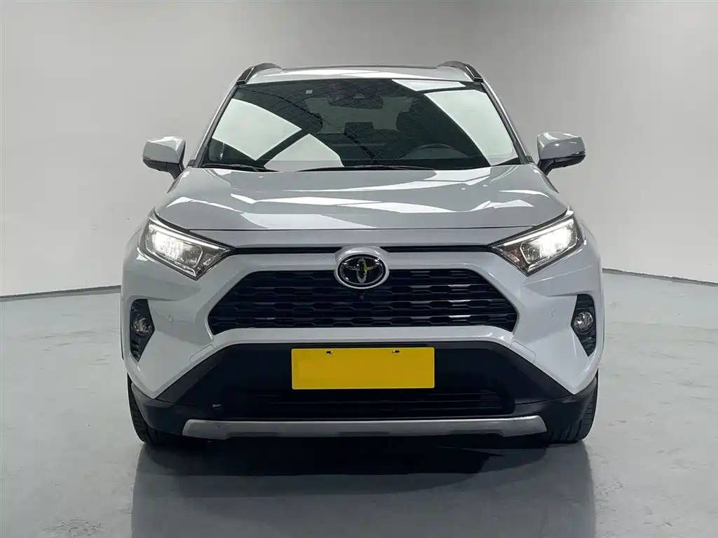 Toyota RAV4 2021 2.0L CVT PLUS