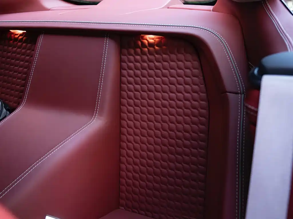 Aston Martin Vanquish — миниатюра 15