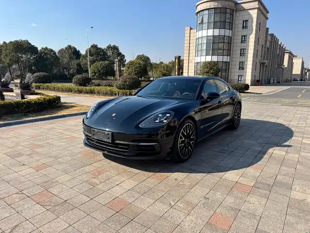 PORSCHE PANAMERA 2018