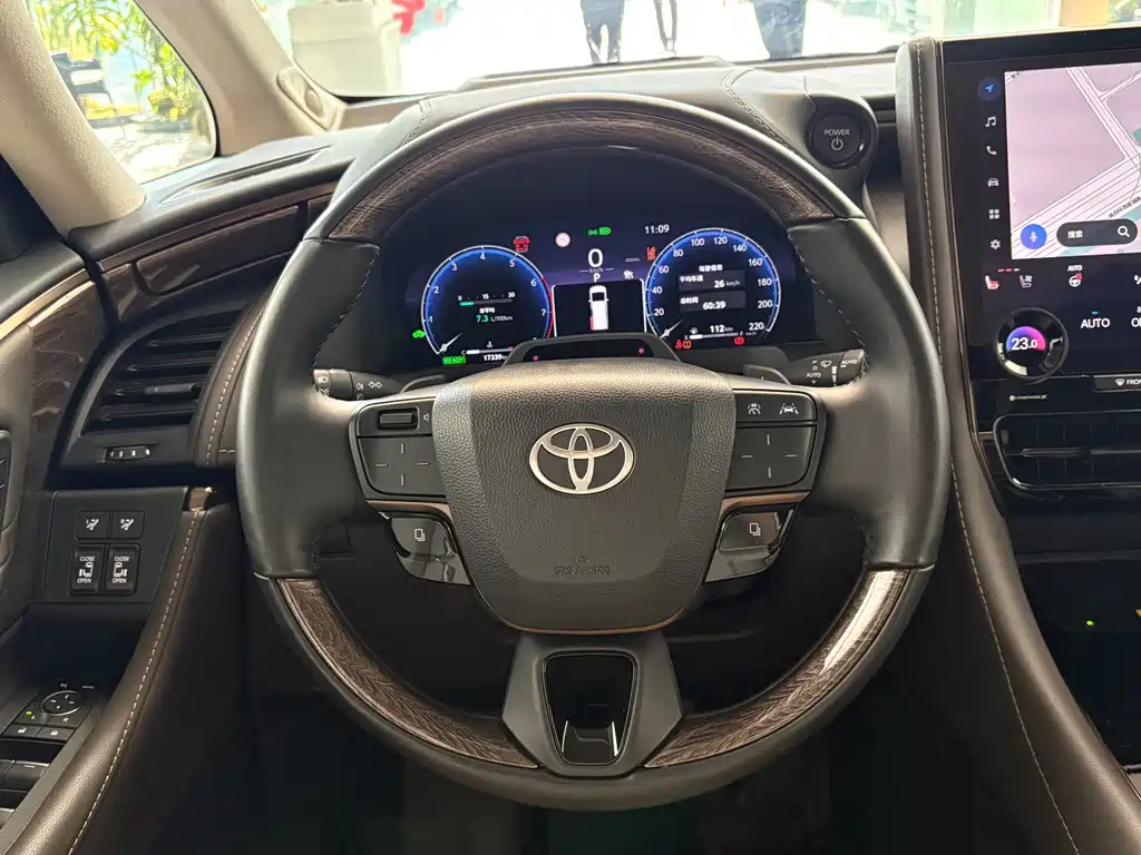 Toyota Alphard — миниатюра 11