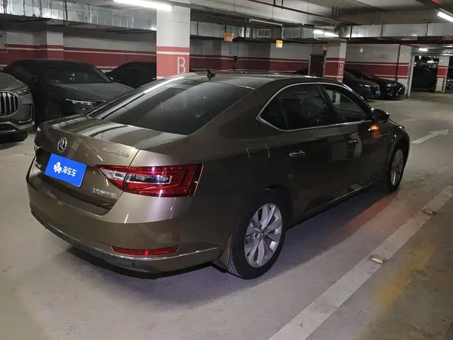 Skoda Superb — миниатюра 3