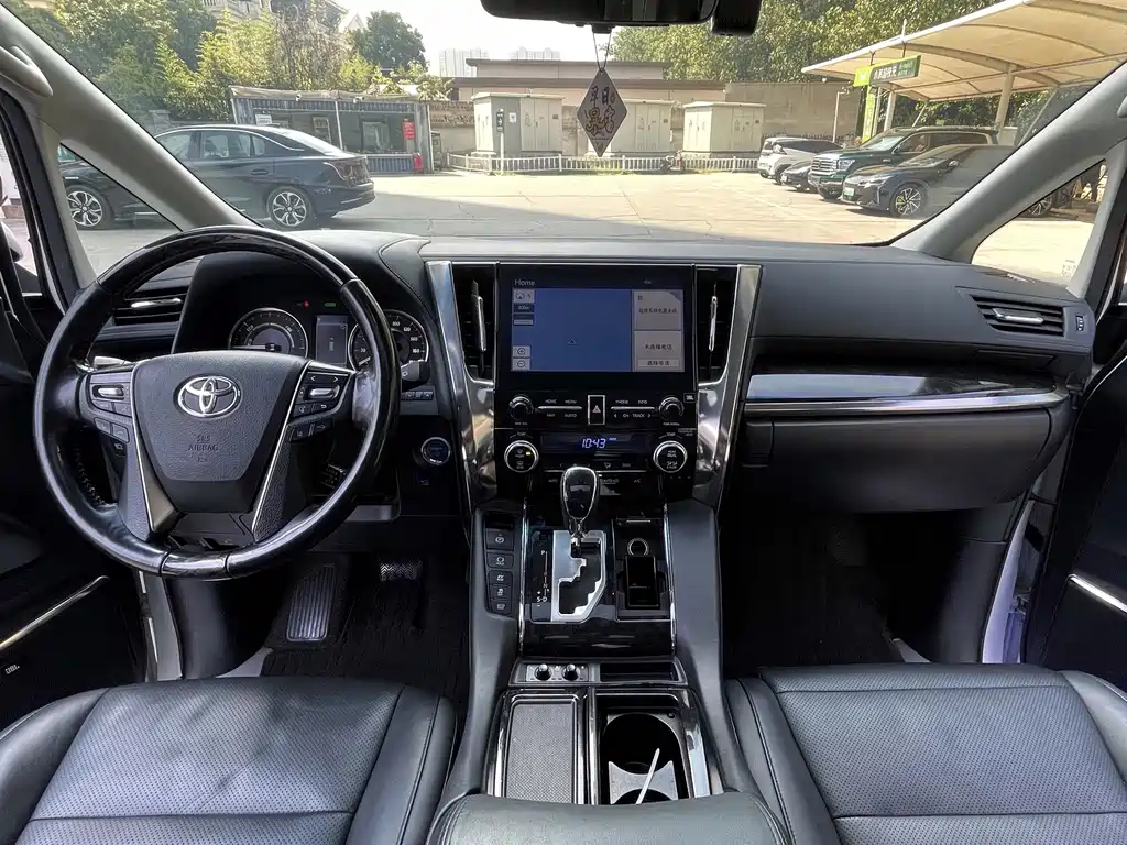 Toyota Vellfire — миниатюра 10