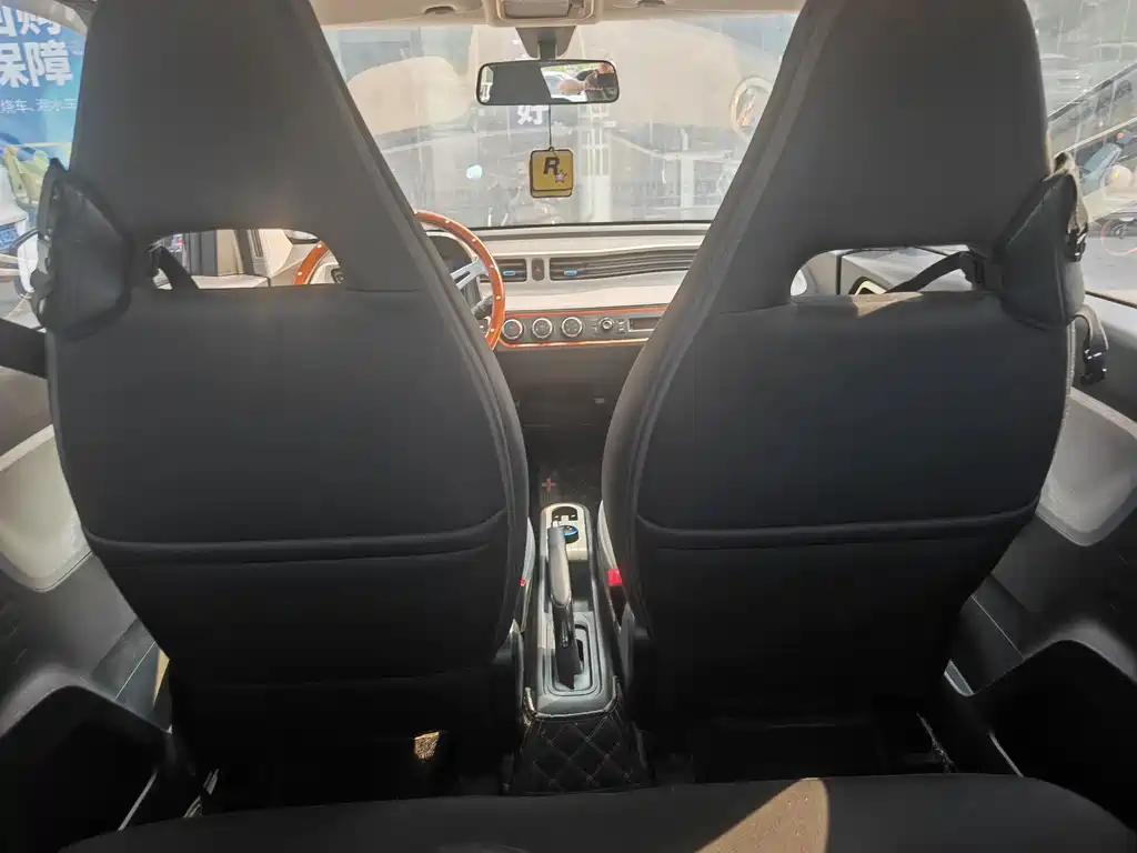Wuling MINIEV — миниатюра 6