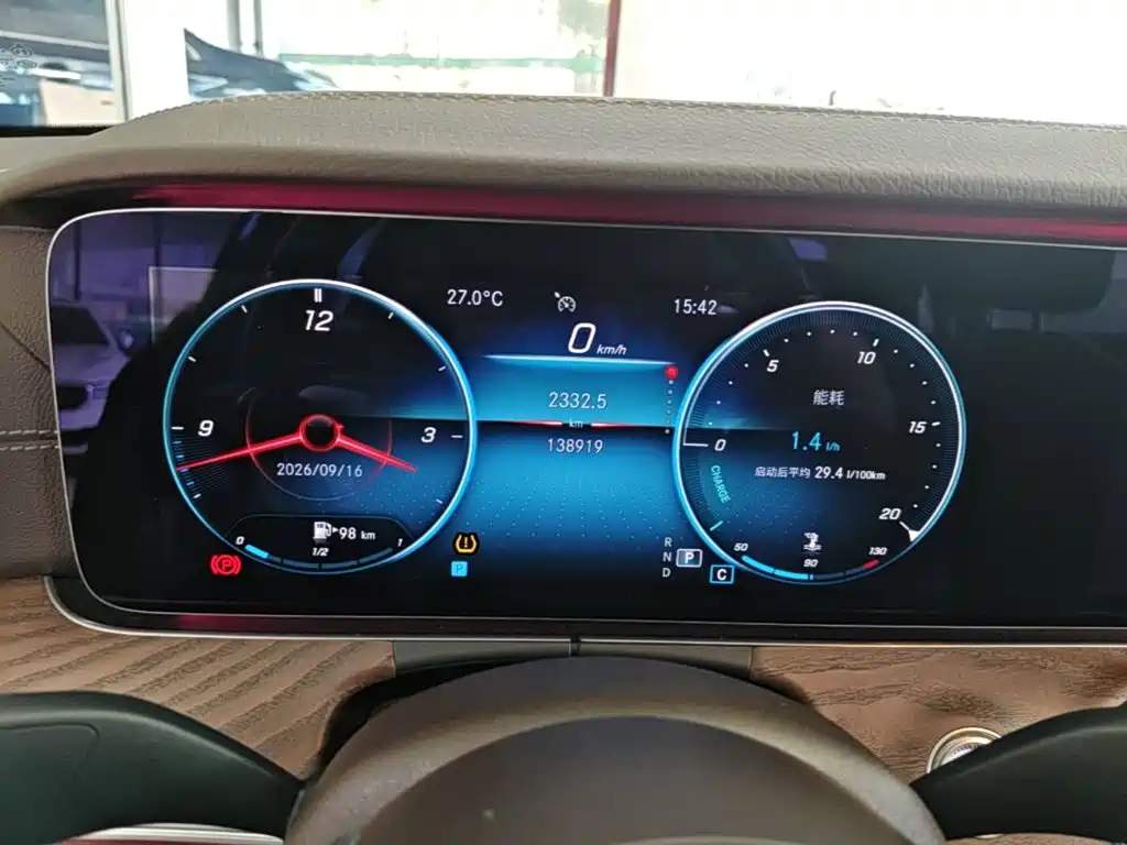 Mercedes-Benz E-Class — миниатюра 12