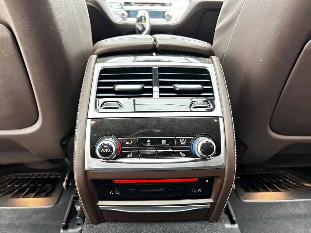 BMW 7 Series — миниатюра 20
