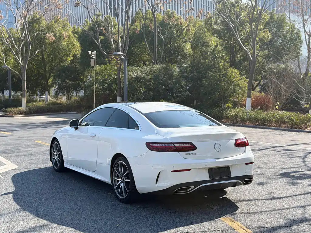 MERCEDES-BENZ E CLASS