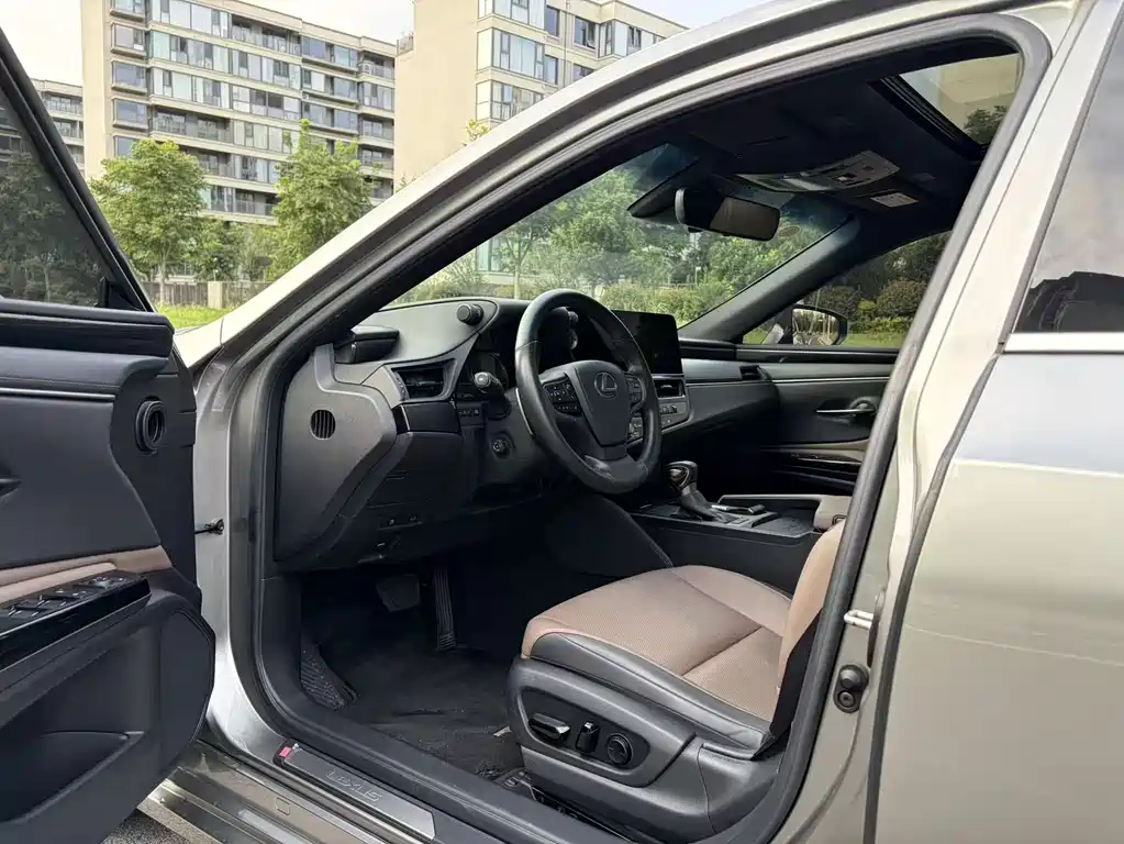 Lexus ES — миниатюра 12