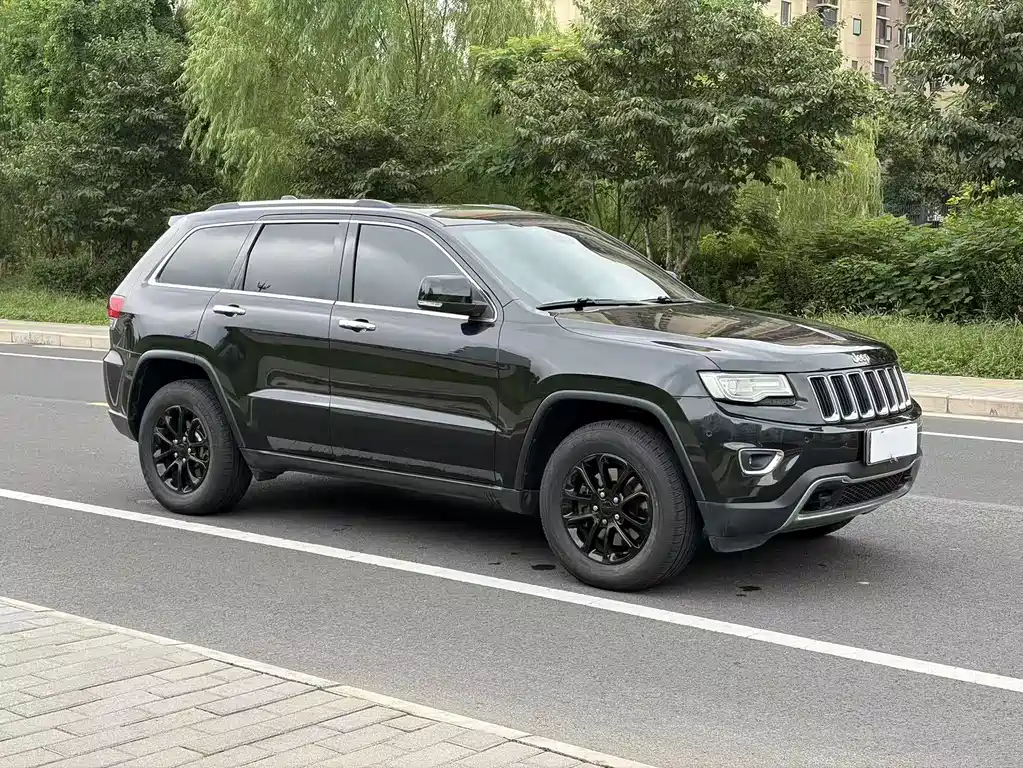 Jeep Grand Cherokee (Import) — миниатюра 2