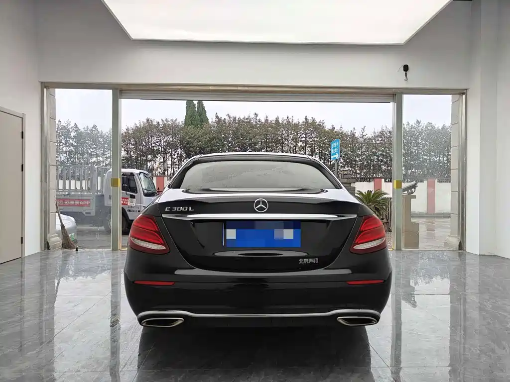Mercedes-Benz E-Class — миниатюра 5