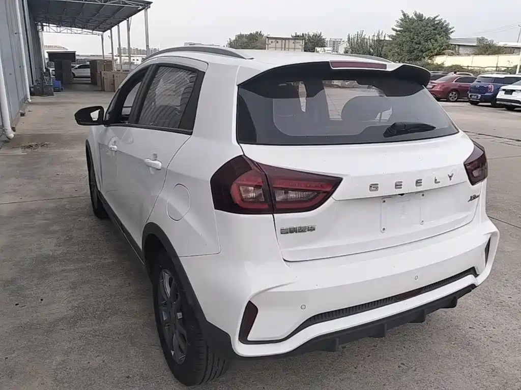 Geely Vision X3 — миниатюра 5
