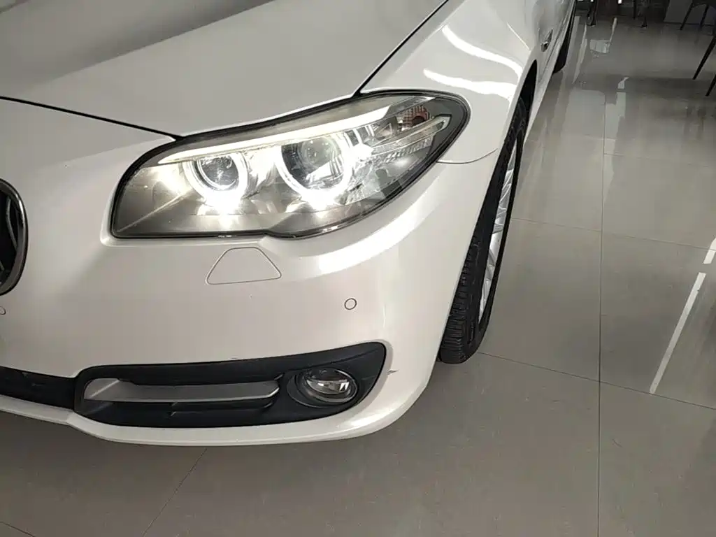 BMW 5 Series — миниатюра 24