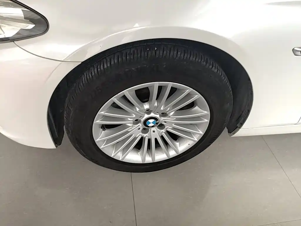 BMW 5 Series — миниатюра 23