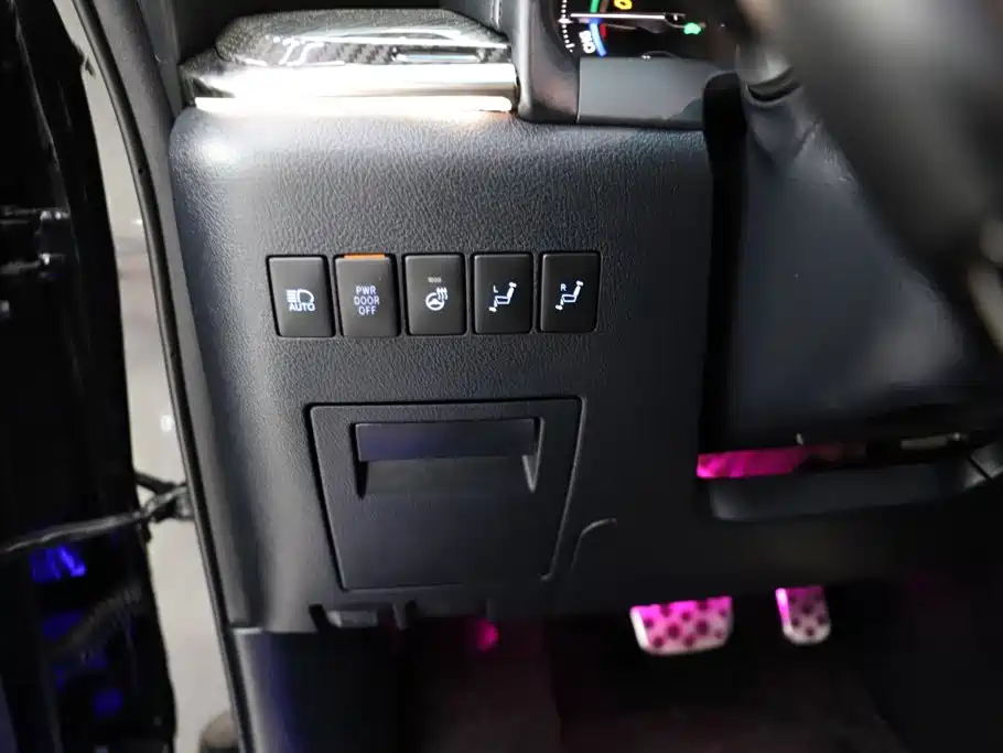 Toyota Vellfire — миниатюра 24