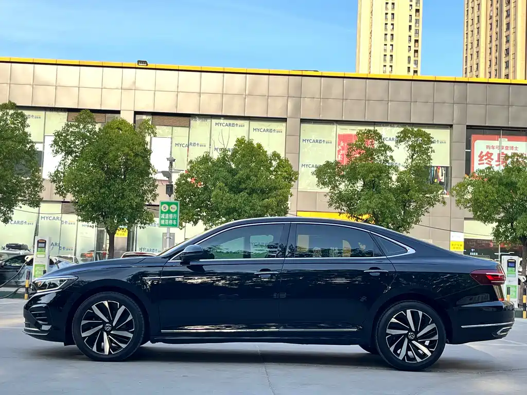 Volkswagen Passat 2023 330TSI Luxury