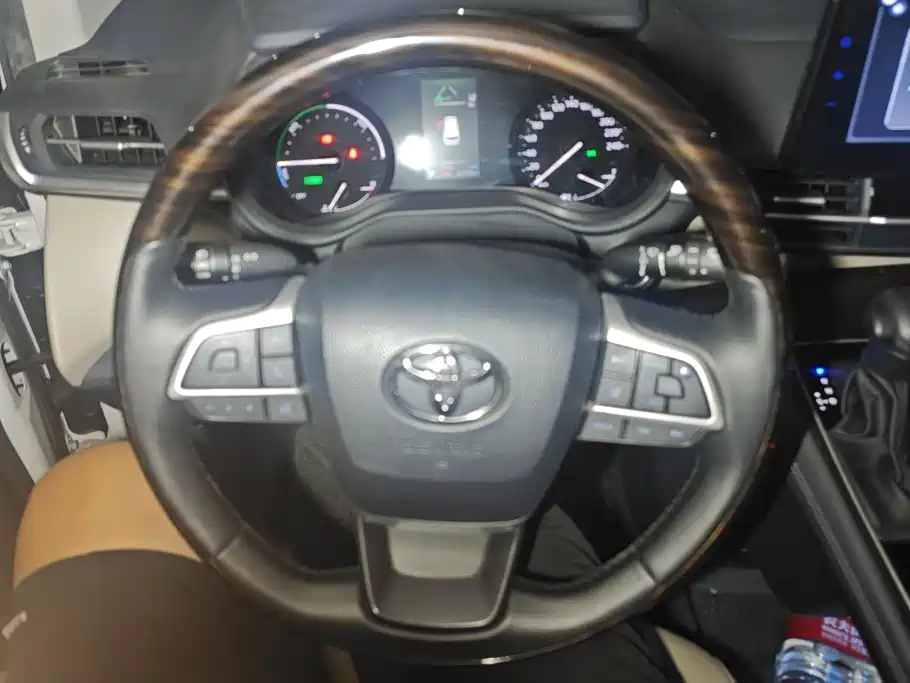 Toyota Sienna — миниатюра 15