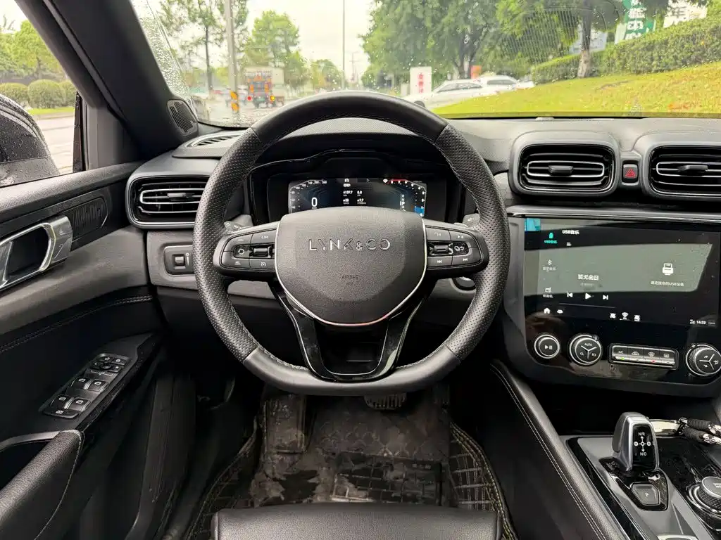 Lynk & Co 03 — миниатюра 14