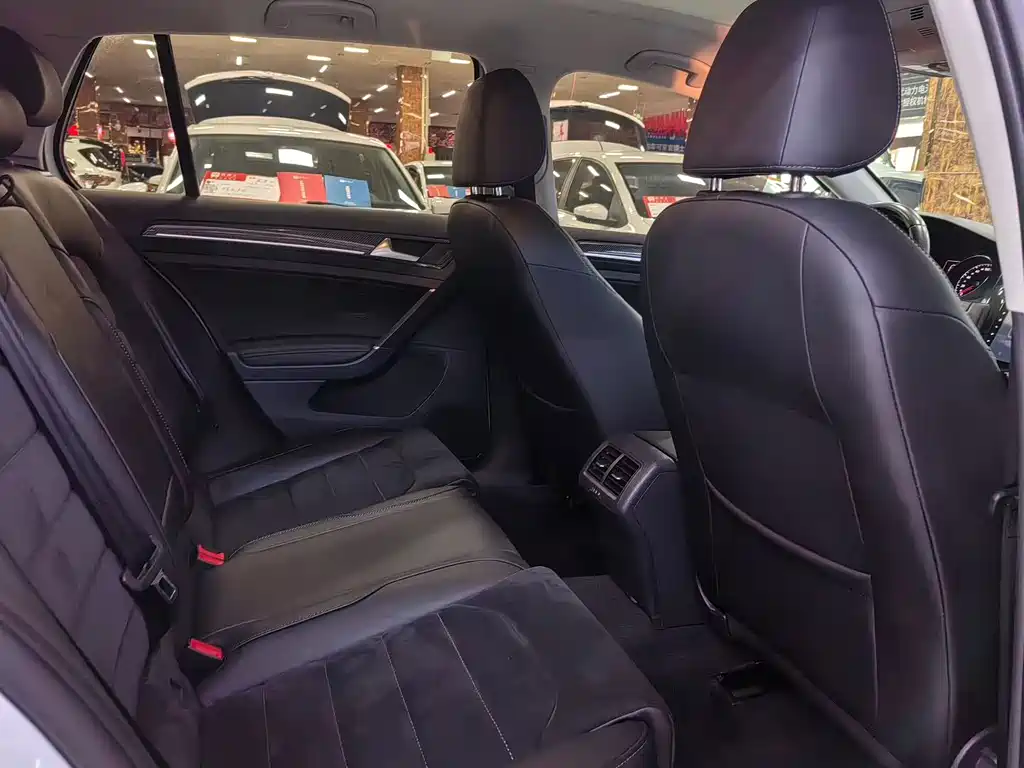Volkswagen Golf — миниатюра 6