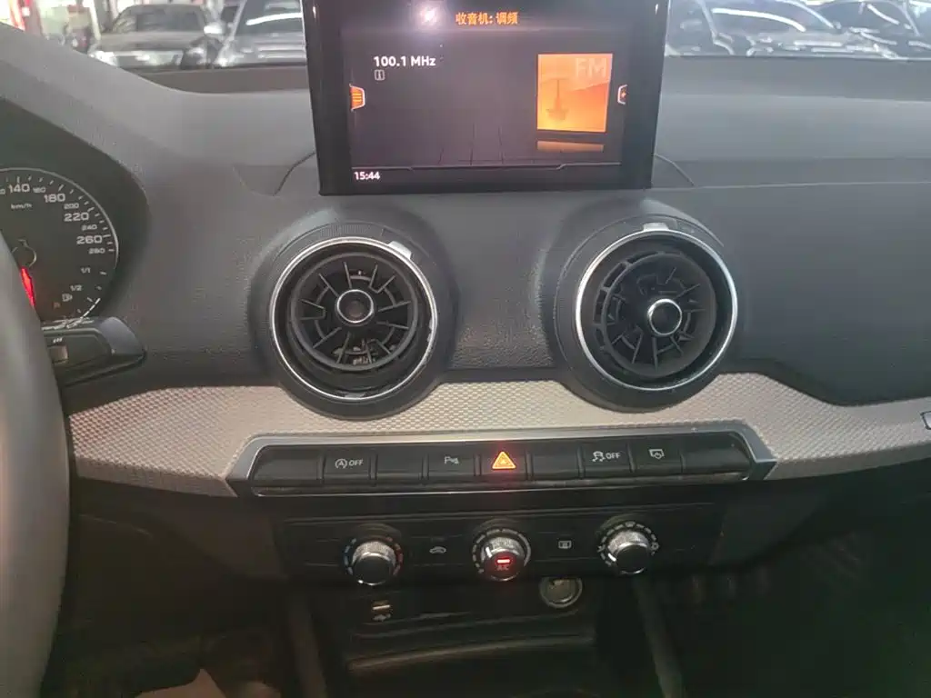 Audi Q2L — миниатюра 13