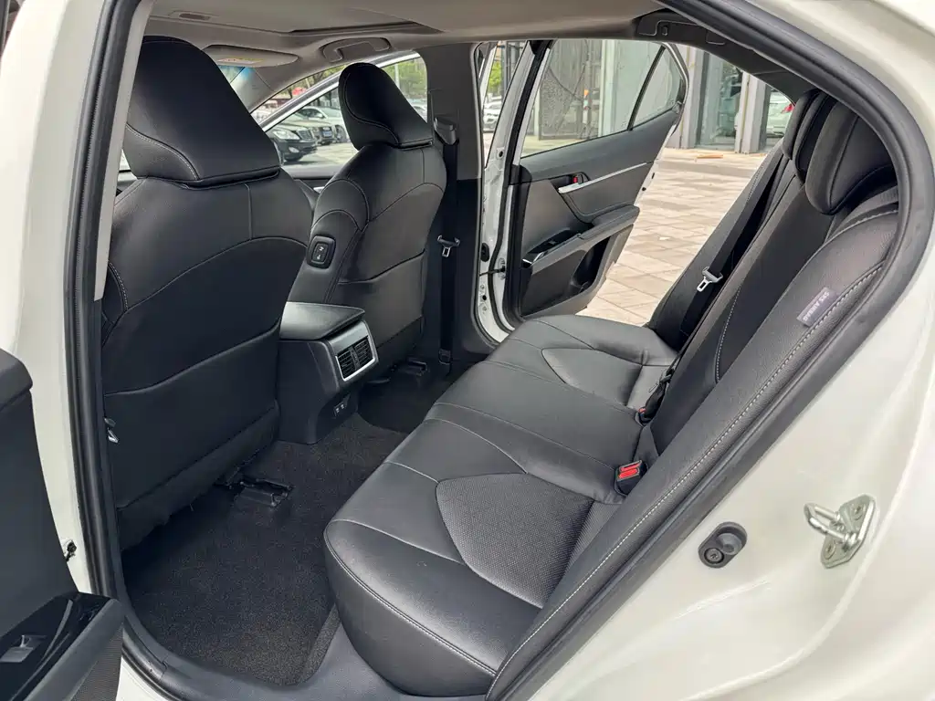 Toyota Camry — миниатюра 10