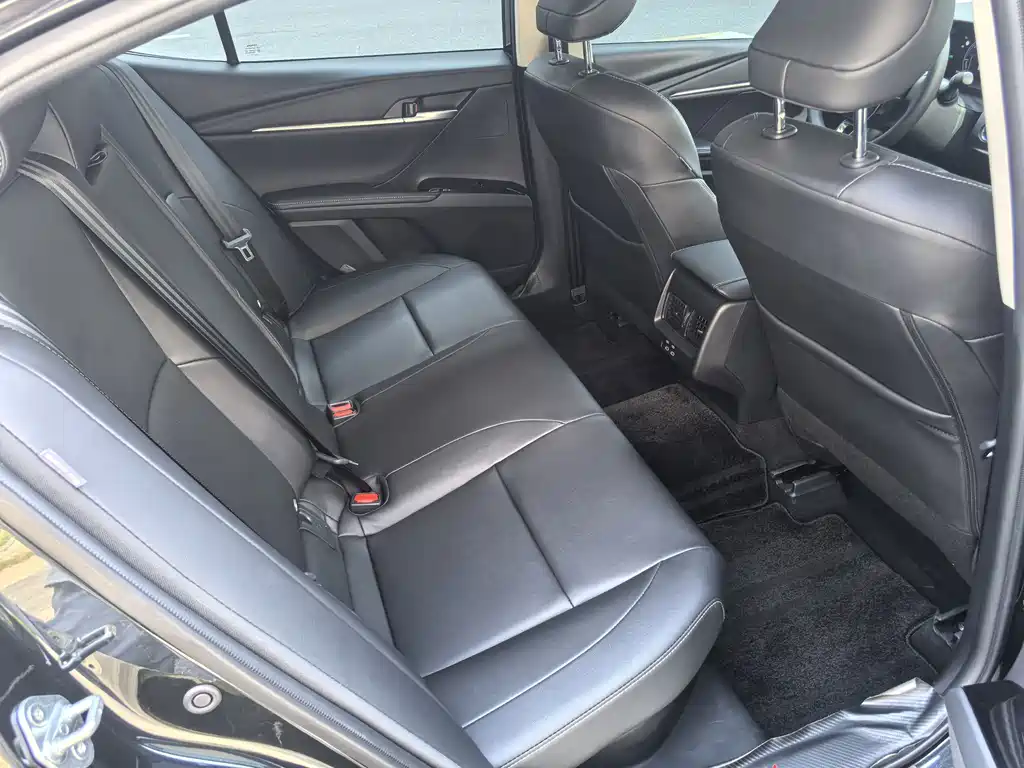 Toyota Camry — миниатюра 14