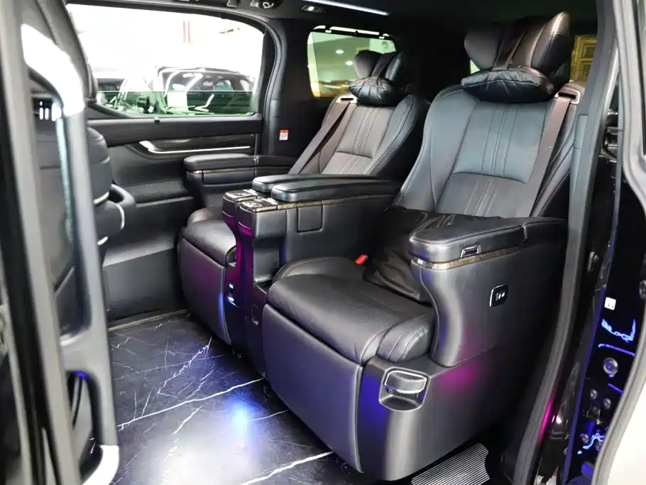Toyota Vellfire — миниатюра 8