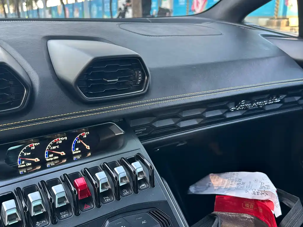 LAMBORGHINI HURACÁN