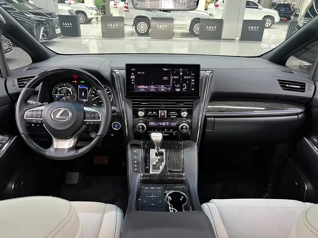 Lexus LM — миниатюра 17