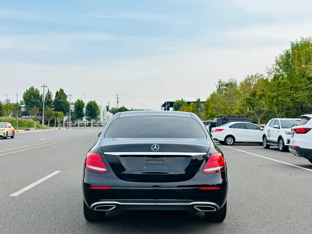 Mercedes-Benz E-Class — миниатюра 5