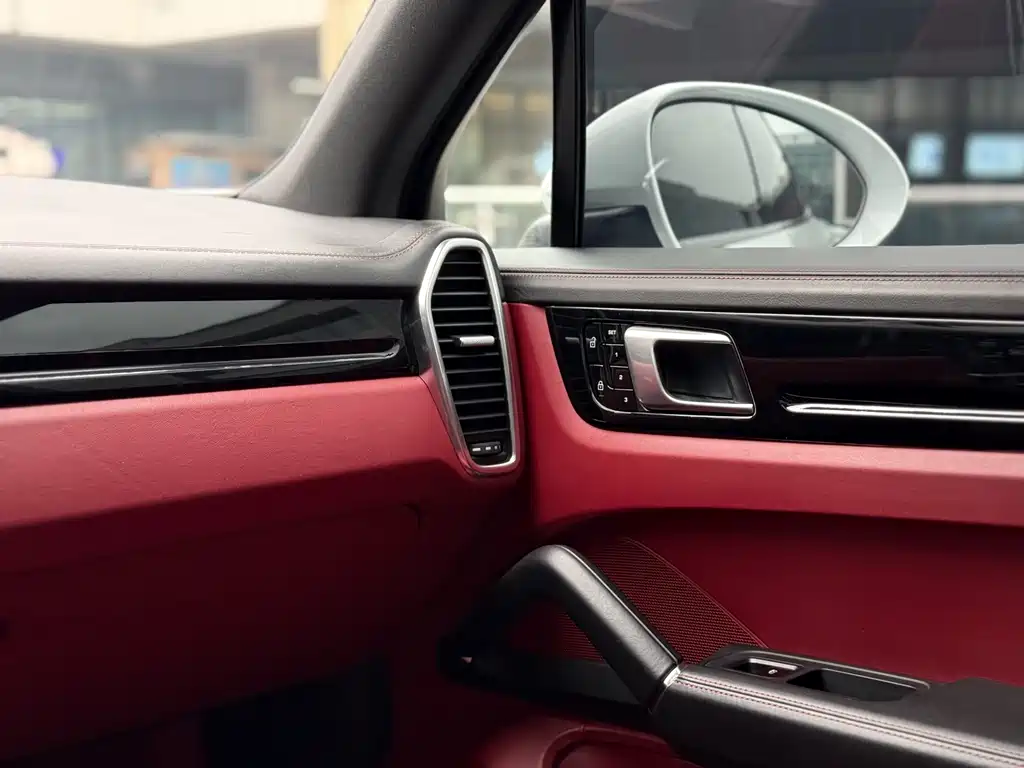 Porsche Cayenne — миниатюра 15