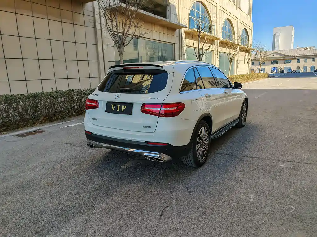 MERCEDES-BENZ GLC