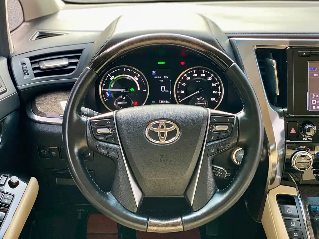 Toyota Alphard — миниатюра 15