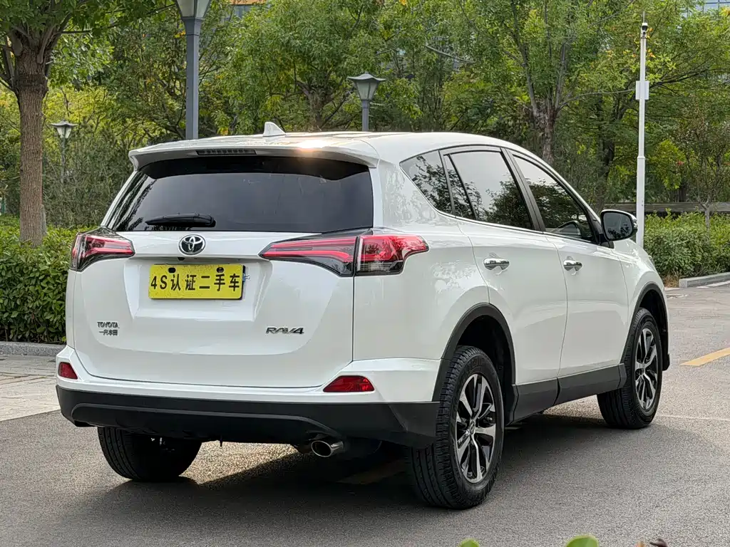 Toyota RAV4 — миниатюра 18