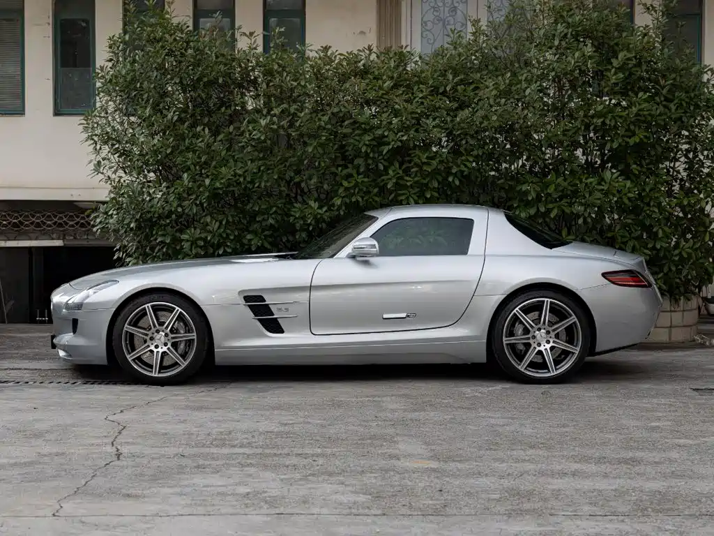 Mercedes-Benz SLS AMG — миниатюра 7