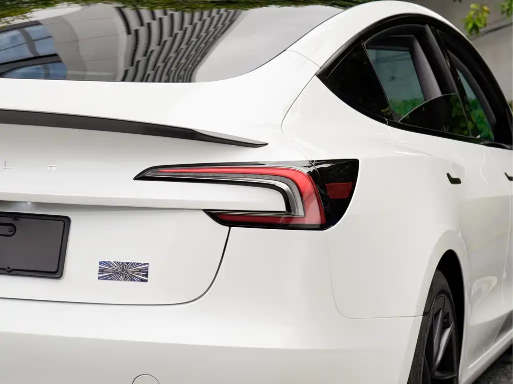 Tesla Model 3 — миниатюра 8