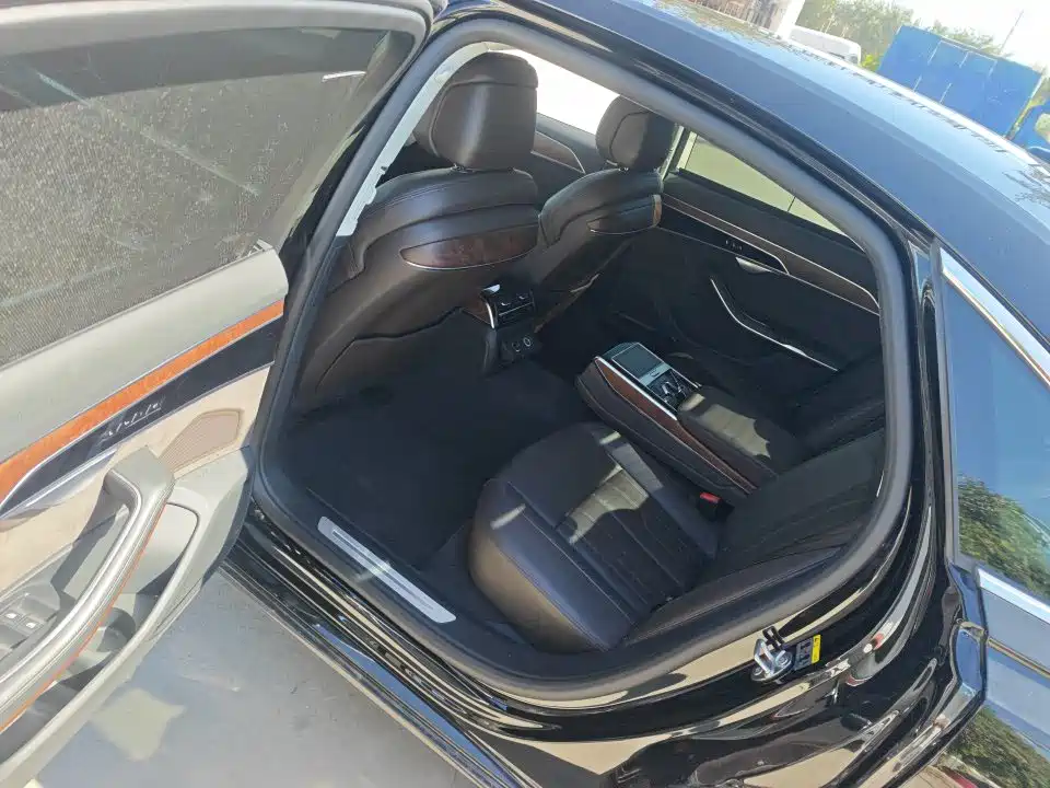 Audi A8 — миниатюра 7