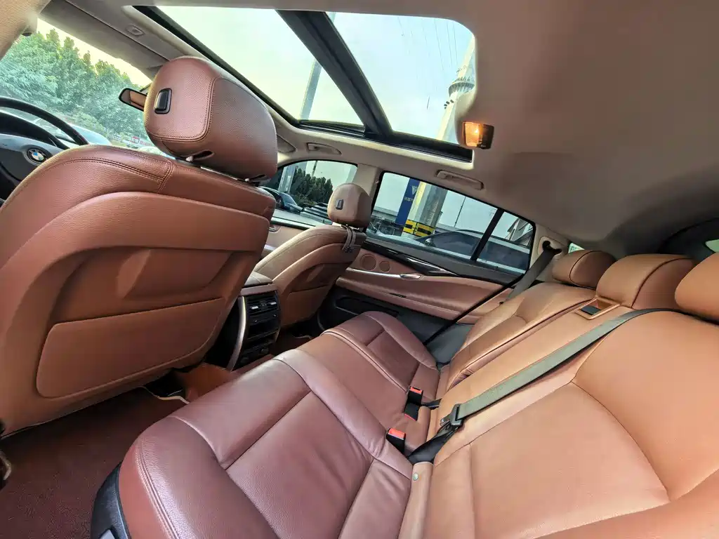 BMW 5 Series GT — миниатюра 9