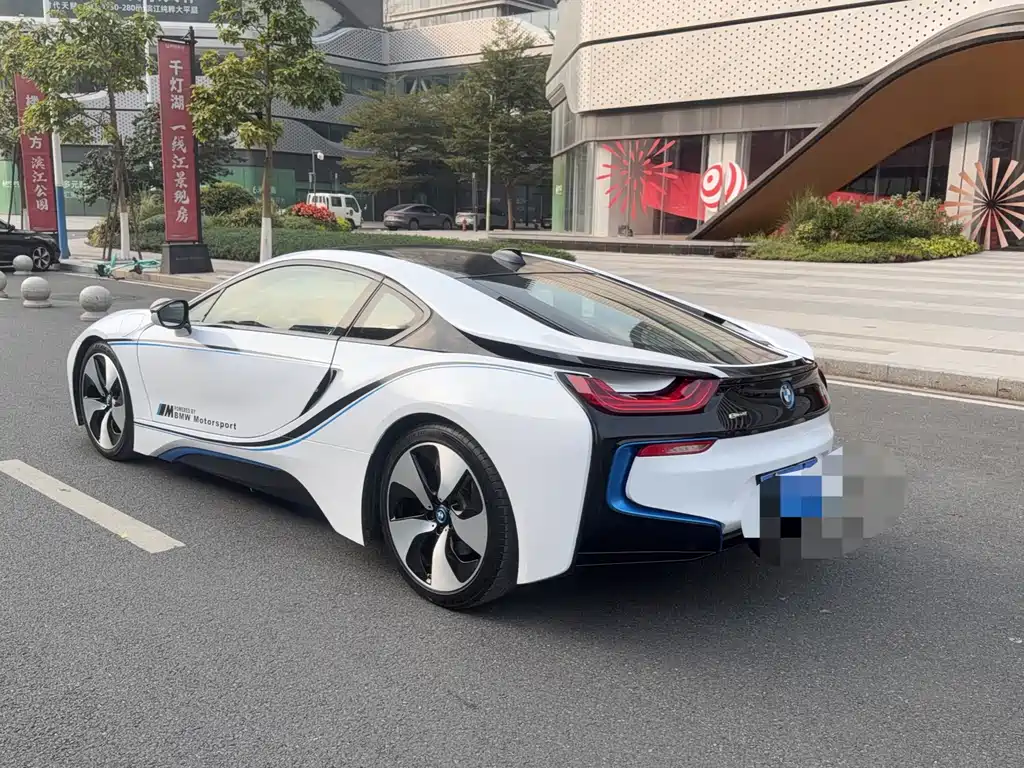 BMW I8